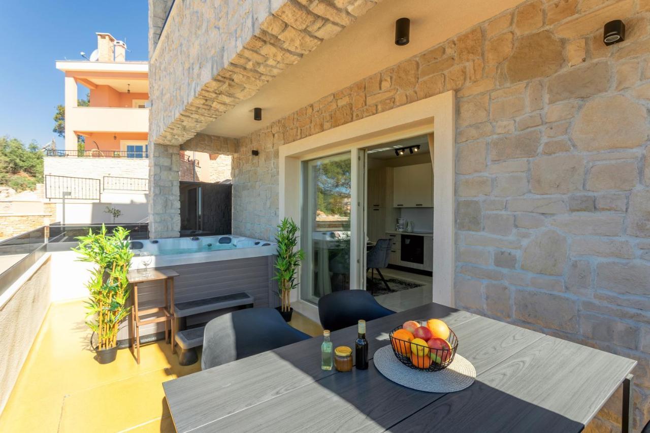 Teona Luxury Apartment With Jacuzzi And Terrace Sea View Sali  Kültér fotó
